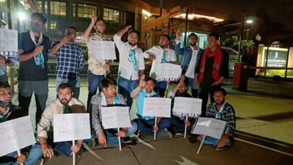 यूक्रेन में फंसे भारतीय छात्रों को वापस लाने के मांग पर एनएसयूआई ने किया प्रदर्शन